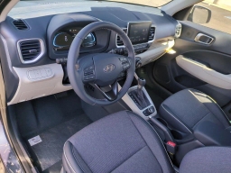 Hyundai Venue SEL FWD w/Two-Tone Roof 2026