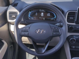 Hyundai Venue SEL FWD w/Two-Tone Roof 2026