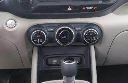 Hyundai Venue SEL FWD w/Two-Tone Roof 2026