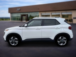 Hyundai Venue SEL FWD 2026
