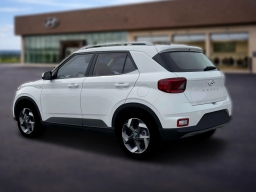 Hyundai Venue SEL FWD 2026