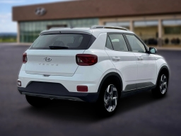 Hyundai Venue SEL FWD 2026