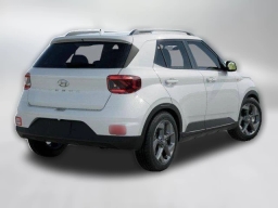 Hyundai Venue SEL FWD 2026
