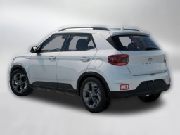 Hyundai Venue SEL FWD 2026