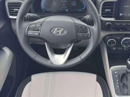 Hyundai Venue SEL FWD 2026