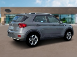 Hyundai Venue SEL FWD 2026