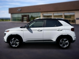 Hyundai Venue SEL FWD w/Two-Tone Roof 2026