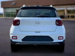 Hyundai Venue SEL FWD w/Two-Tone Roof 2026