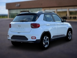 Hyundai Venue SEL FWD w/Two-Tone Roof 2026