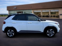Hyundai Venue SEL FWD w/Two-Tone Roof 2026