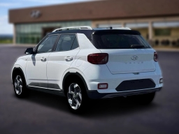 Hyundai Venue SEL FWD w/Two-Tone Roof 2026