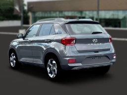 Hyundai Venue SEL FWD w/Two-Tone Roof 2026