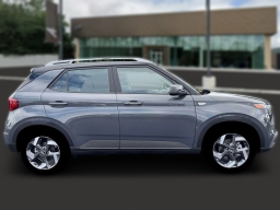 Hyundai Venue SEL FWD w/Two-Tone Roof 2026