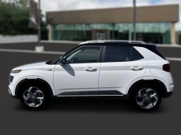 Hyundai Venue SEL FWD w/Two-Tone Roof 2026