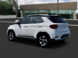 Hyundai Venue SEL FWD w/Two-Tone Roof 2026