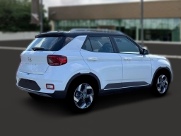 Hyundai Venue SEL FWD w/Two-Tone Roof 2026
