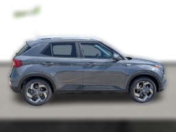 Hyundai Venue SEL FWD 2026