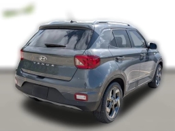 Hyundai Venue SEL FWD 2026