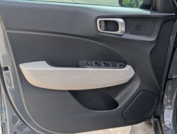 Hyundai Venue SEL FWD 2026