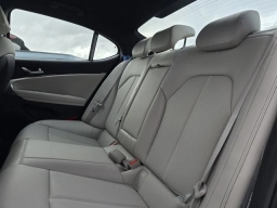 Genesis G70 2.5T RWD 2026