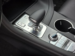 Genesis G70 2.5T RWD 2026