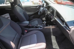 Kia Niro LX FWD 2026