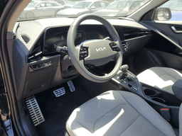 Kia Niro EX Touring FWD 2025