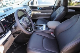 Kia Carnival LXS FWD 2026