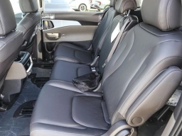 Kia Carnival LXS FWD 2026