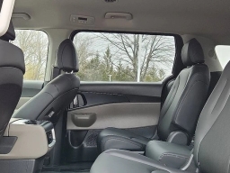 Kia Carnival LXS FWD 2026