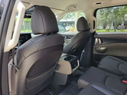 Kia Carnival LXS FWD 2026