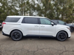 Kia Carnival LXS FWD 2026
