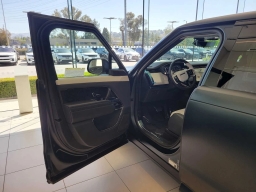 Land Rover Range Rover Sport SV P635 2026