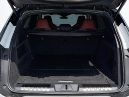 Land Rover Range Rover Sport SV P635 2026