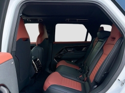 Land Rover Range Rover Sport SV P635 2026