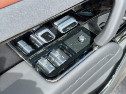 Land Rover Range Rover Sport SV P635 2026