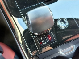 Land Rover Range Rover Sport SV P635 2026