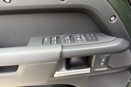Land Rover Defender X-Dynamic SE 110 P400 2026