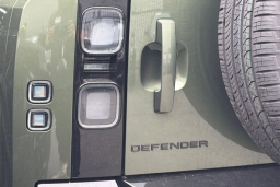 Land Rover Defender X-Dynamic SE 110 P400 2026