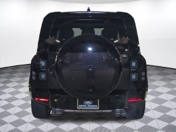 Land Rover Defender V8 90 P525 2026