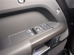 Land Rover Defender V8 90 P525 2026