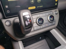 Land Rover Defender V8 90 P525 2026