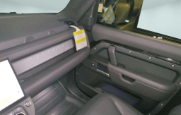 Land Rover Defender V8 90 P525 2026