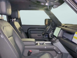 Land Rover Defender V8 90 P525 2026