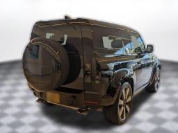 Land Rover Defender V8 90 P525 2026