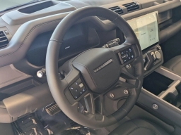Land Rover Defender V8 90 P525 2026
