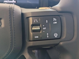 Land Rover Defender V8 90 P525 2026