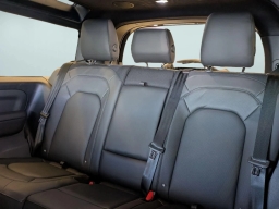 Land Rover Defender V8 90 P525 2026