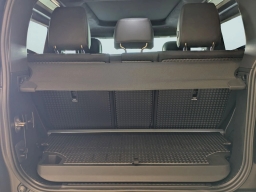 Land Rover Defender V8 90 P525 2026