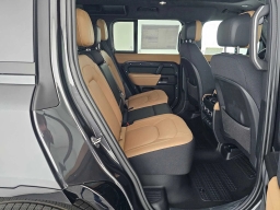 Land Rover Defender V8 110 P525 2026